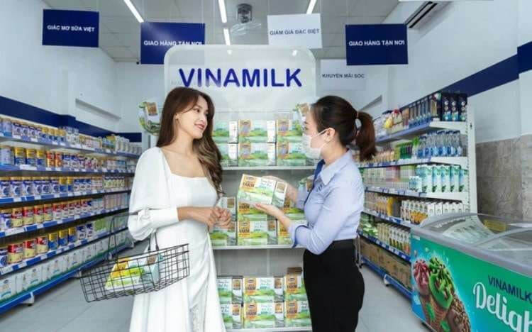 Review nhân viên bán hàng tại cửa hàng Vinamilk: cuộc chiến doanh số